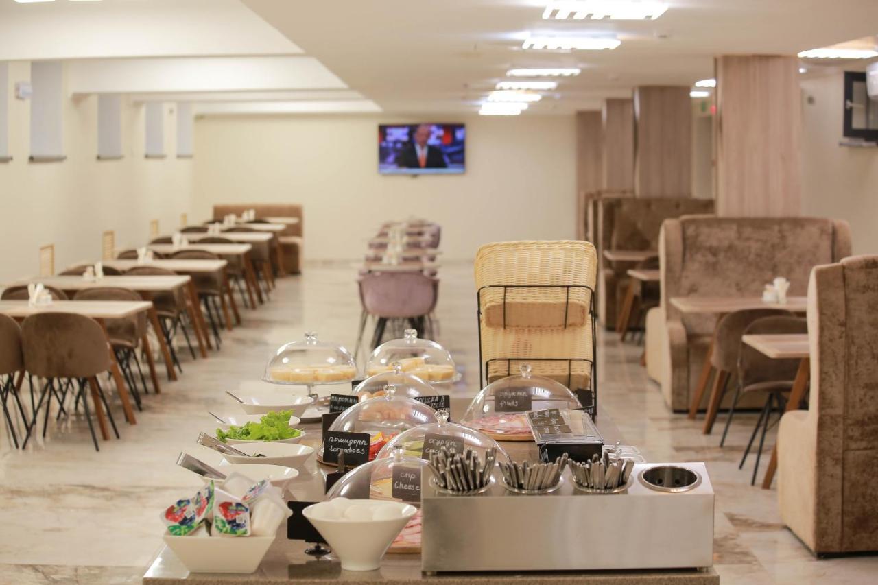 Infinity Plaza Block 1 Hotel Atyraū Екстериор снимка