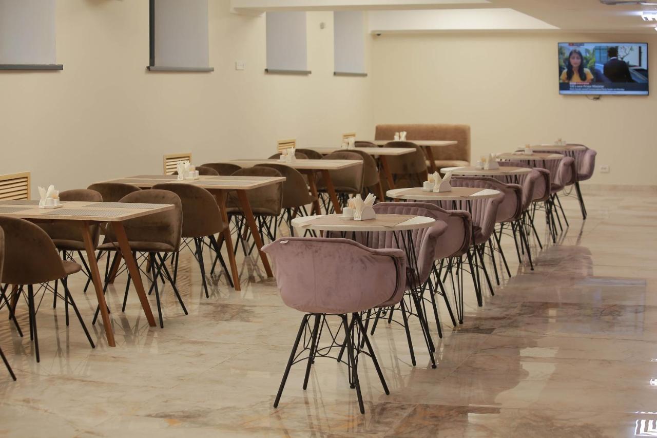 Infinity Plaza Block 1 Hotel Atyraū Екстериор снимка