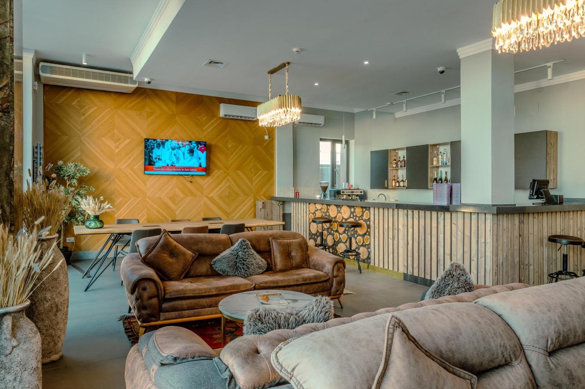 Infinity Plaza Block 1 Hotel Atyraū Екстериор снимка