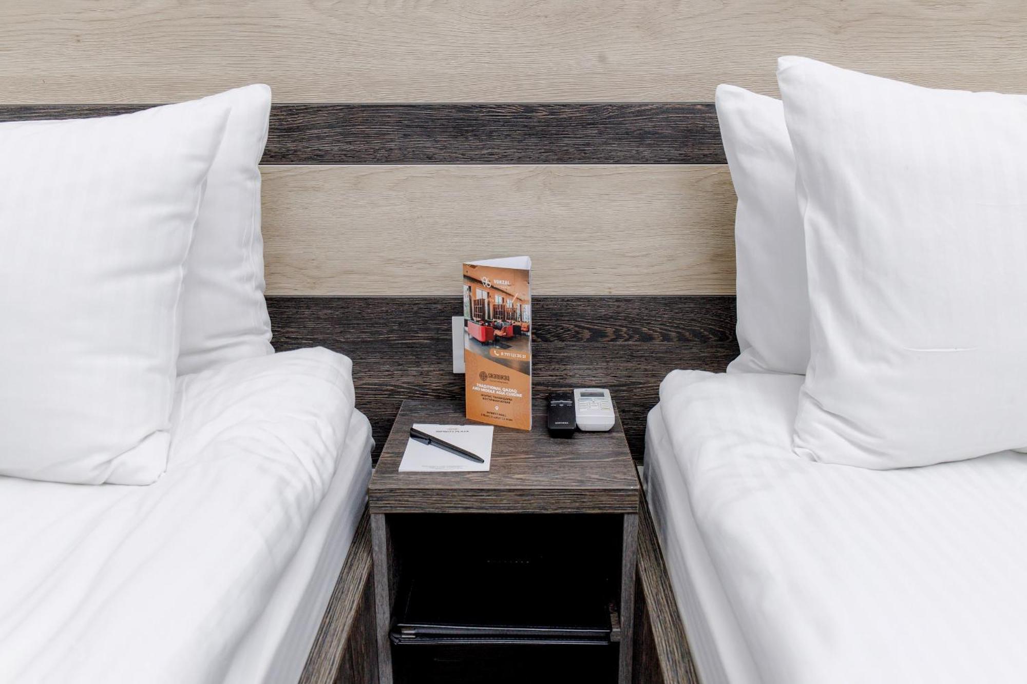 Infinity Plaza Block 1 Hotel Atyraū Екстериор снимка