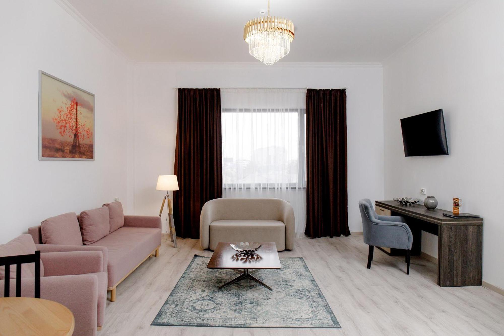 Infinity Plaza Block 1 Hotel Atyraū Екстериор снимка