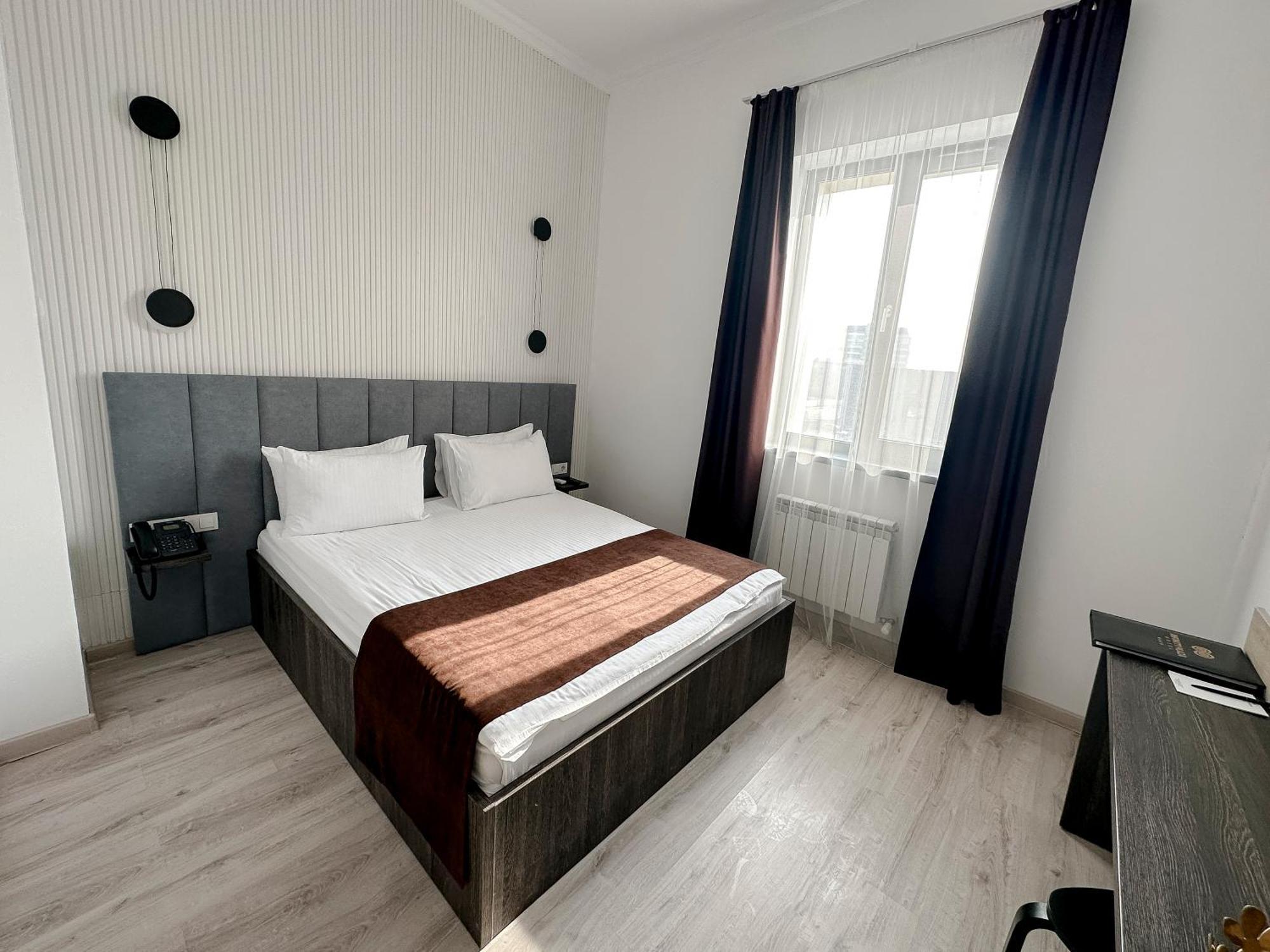Infinity Plaza Block 1 Hotel Atyraū Екстериор снимка