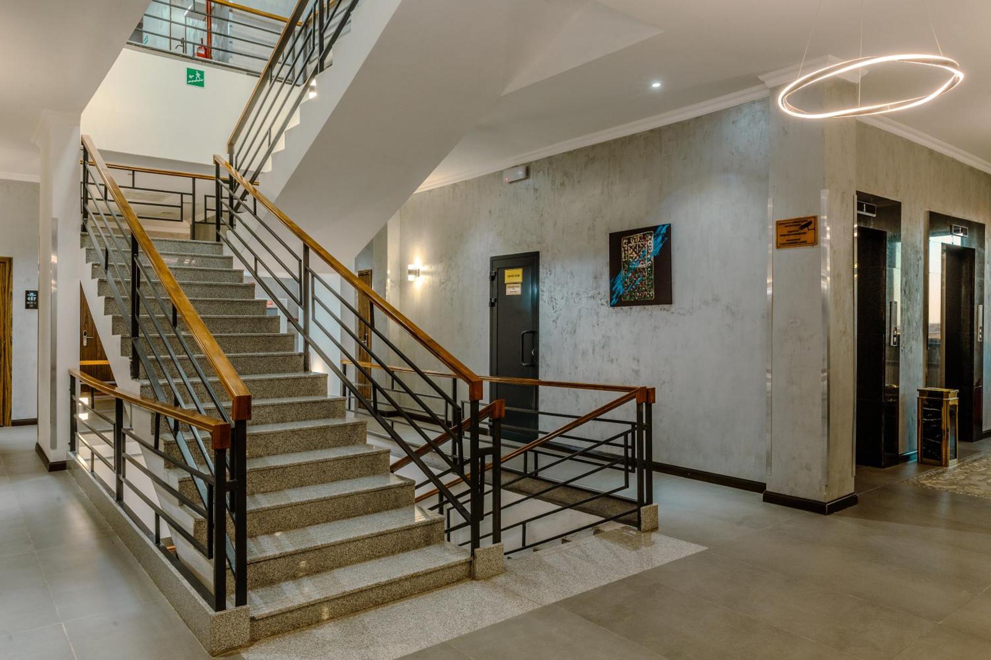 Infinity Plaza Block 1 Hotel Atyraū Екстериор снимка