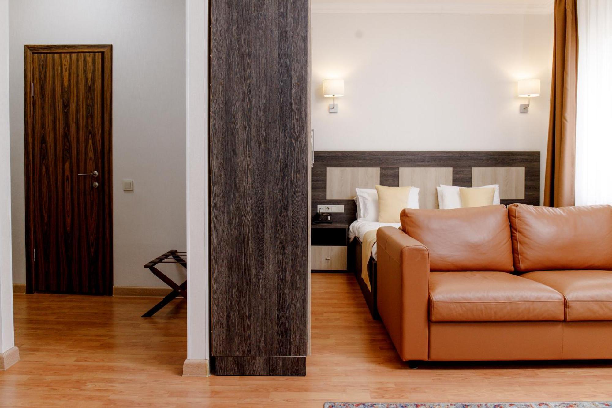 Infinity Plaza Block 1 Hotel Atyraū Екстериор снимка