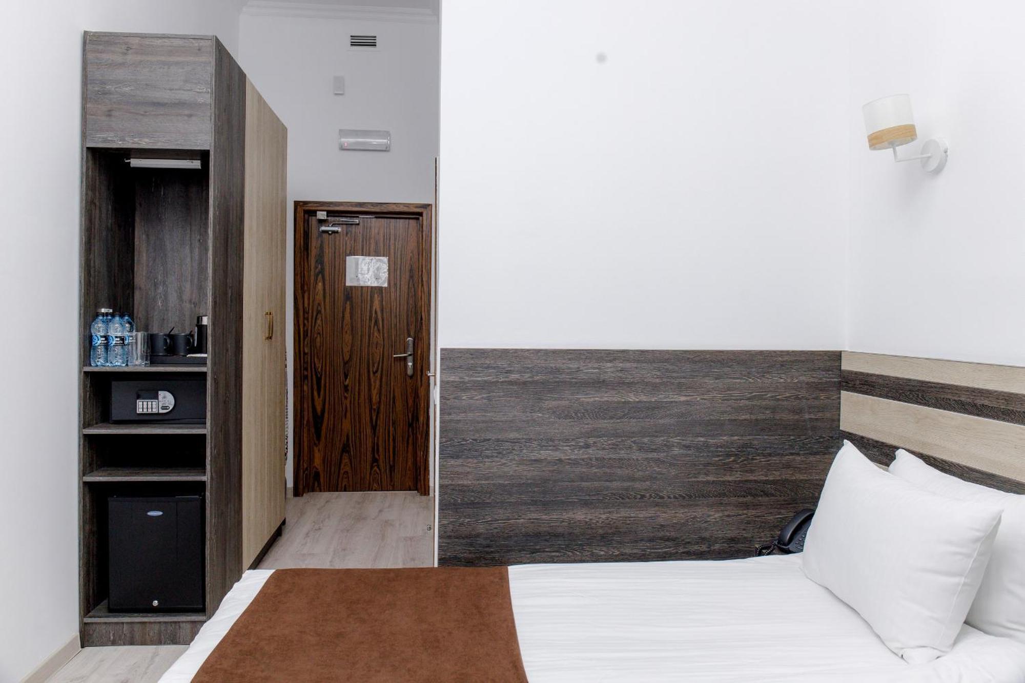 Infinity Plaza Block 1 Hotel Atyraū Екстериор снимка